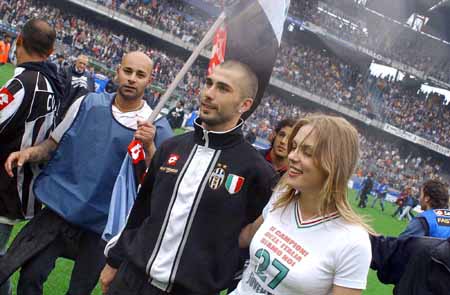 斯洛特：被扳平真的难以置信，整个团队都存在问题不只是我个人