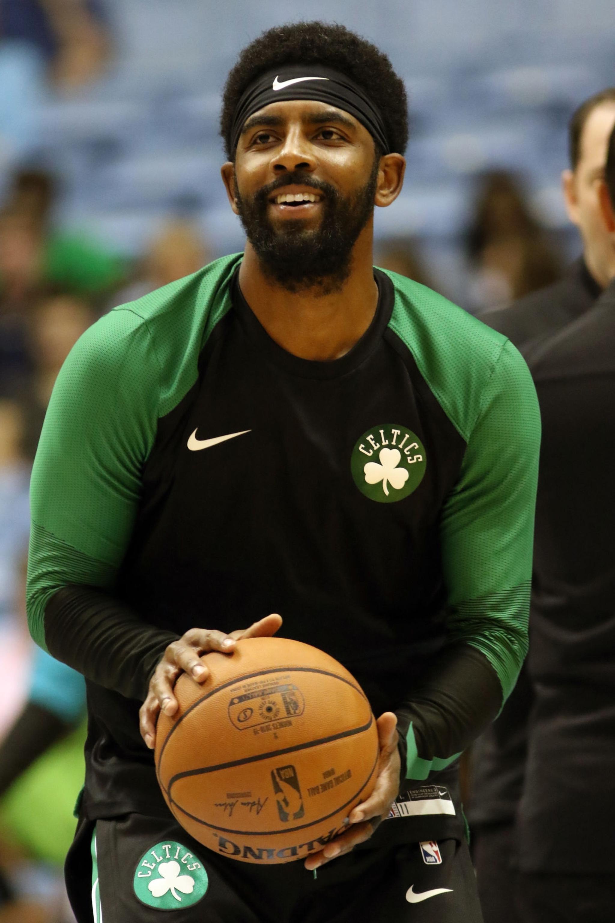 足球——意甲：AC米兰胜科莫