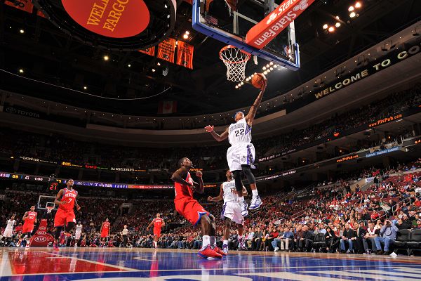 巴恩斯15分克拉克斯顿22+11 猛龙大胜送篮网5连败