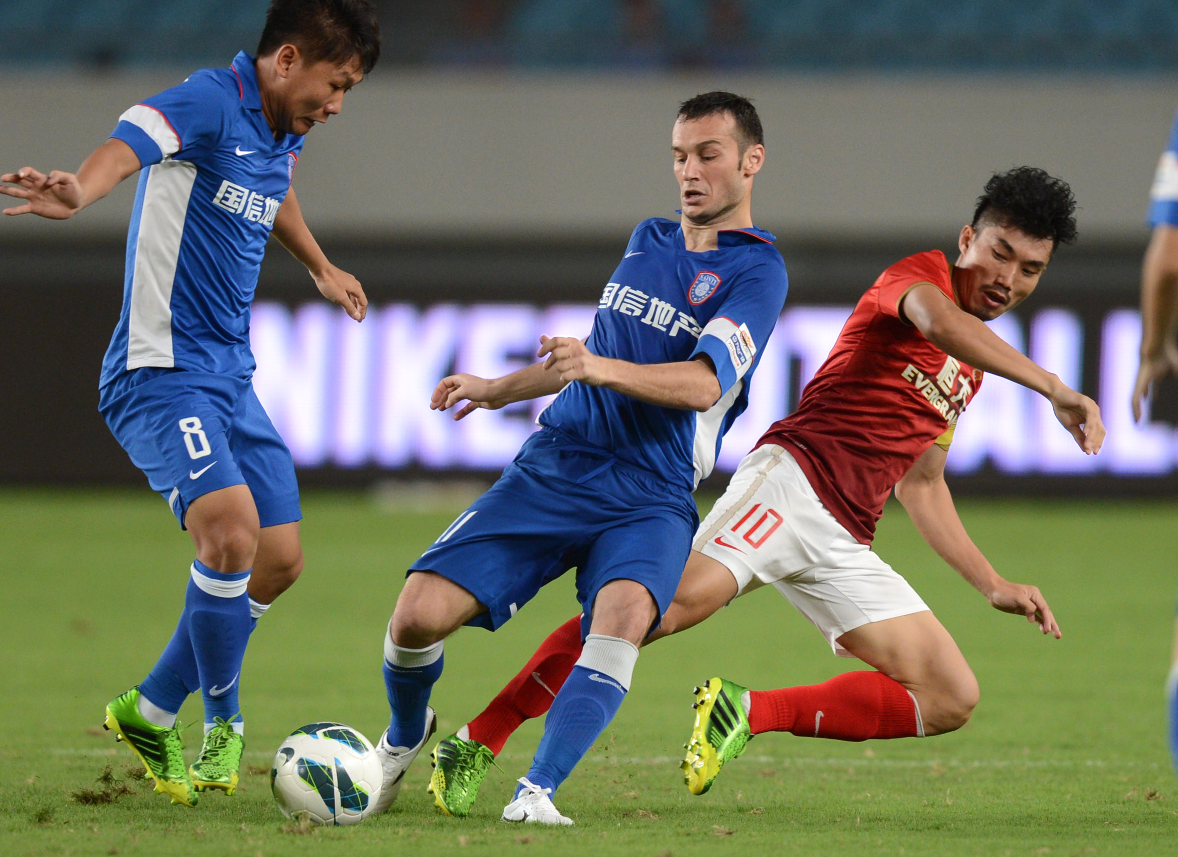 足协杯决赛裁判：韩国裁判高亨进任主裁，德国裁判丹克特任VAR